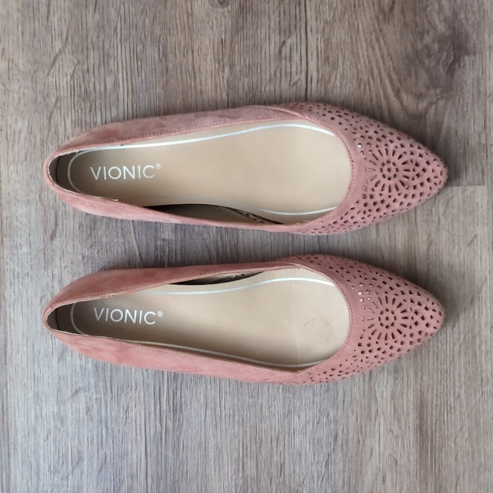 EUC Vionic Womens Carmela Pink Perforated Slip On Flats Shoes Size 8